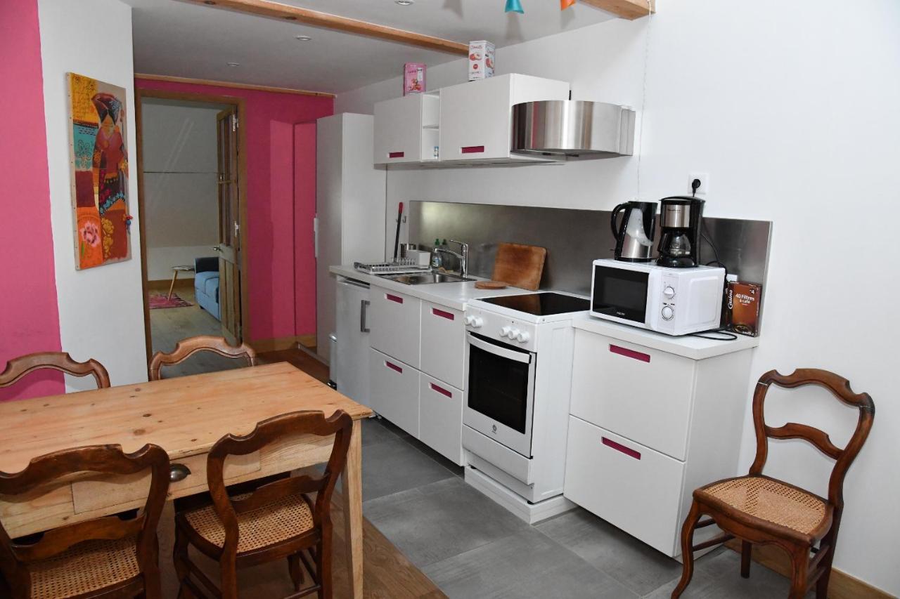 Au Cheval Blanc - appartements et chambres d'hôtes Albertville Exterior foto