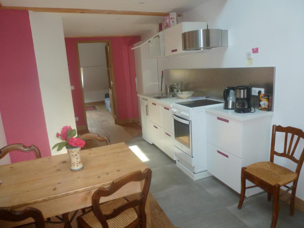 Au Cheval Blanc - appartements et chambres d'hôtes Albertville Exterior foto
