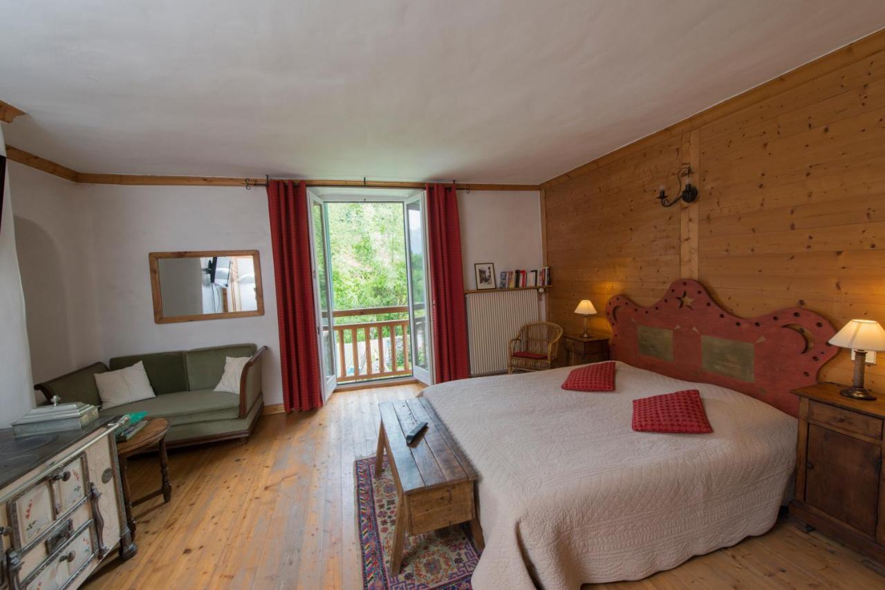 Au Cheval Blanc - appartements et chambres d'hôtes Albertville Exterior foto